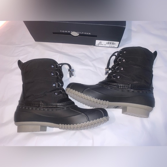 New In Box Tommy Hilfiger Raziel-SC Duck Boot Women Black Sizes 6M, 5M - Picture 7 of 12